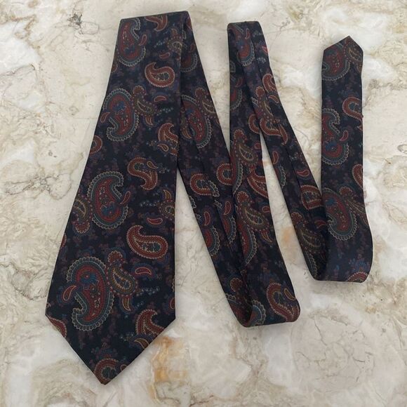 Yves Saint Laurent Dark Paisley Print Tie 100% Silk - Picture 2 of 8